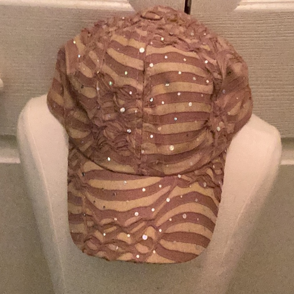 NWOT Adjustable “ Bling “ Baseball Cap Closet Must Have